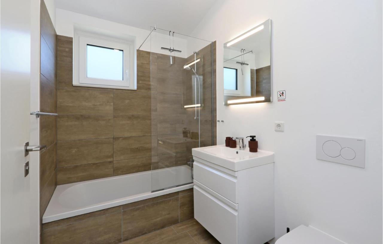 3 Bedroom Stunning Home In Lembruch-Duemmer See Extérieur photo